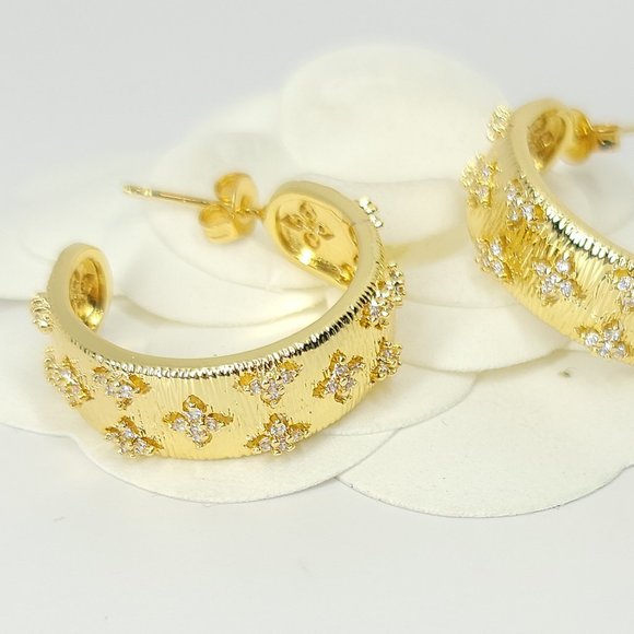 NWT Pave CZ Diamonds Hoop Huggie Earrings NEW - Picture 4 of 10